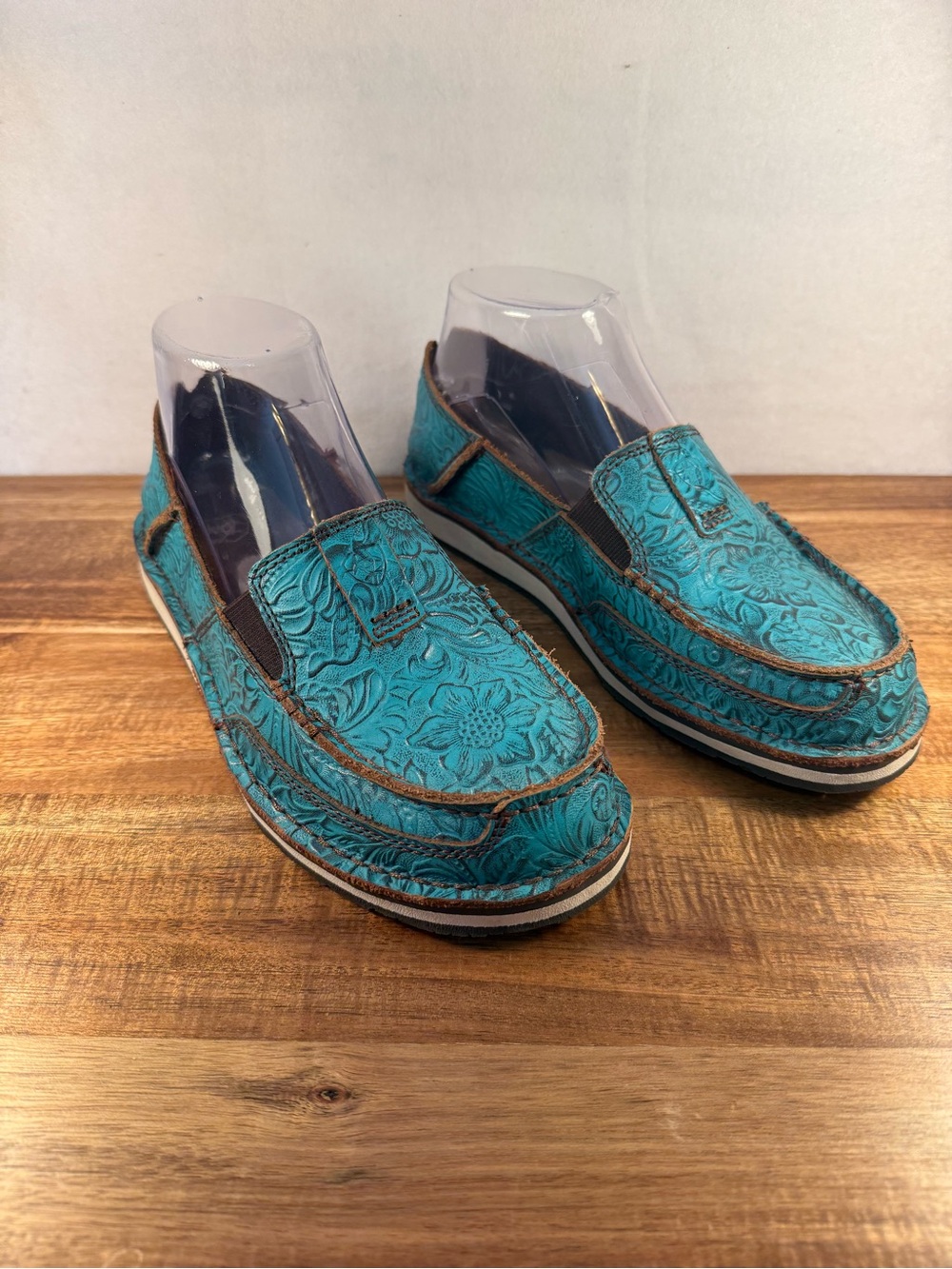 Ariat Brushed Turquoise Embossed Leather Floral Cruiser Slip-on Shoes Sz 7 NWOT - Picture 11 of 11